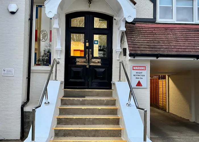 Gidea Park Hotel